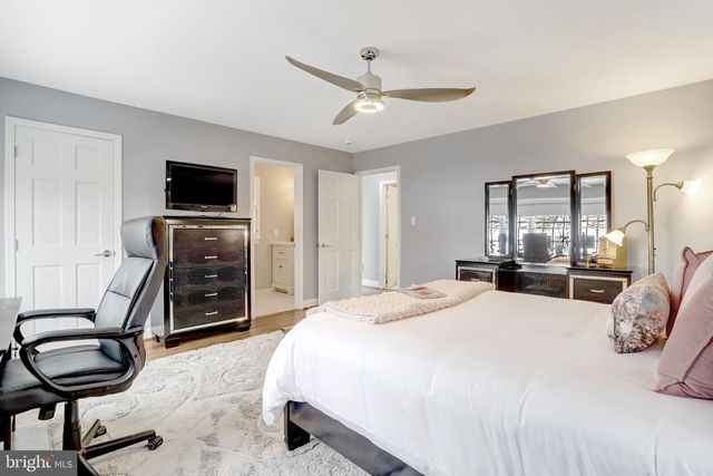 2939 N SYCAMORE ST, Arlington, VA 22207