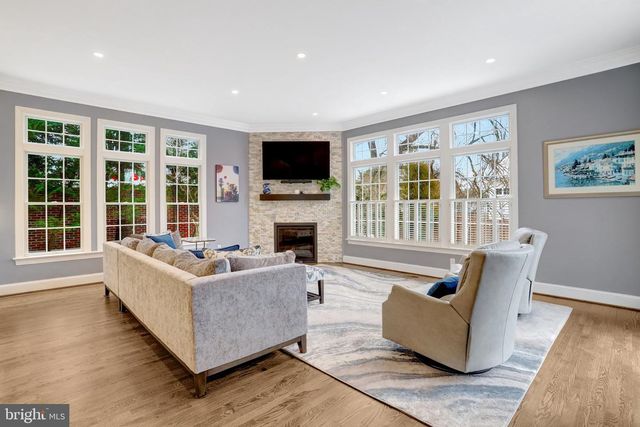 2939 N SYCAMORE ST, Arlington, VA 22207