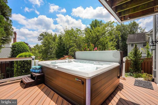 2939 N SYCAMORE ST, Arlington, VA 22207