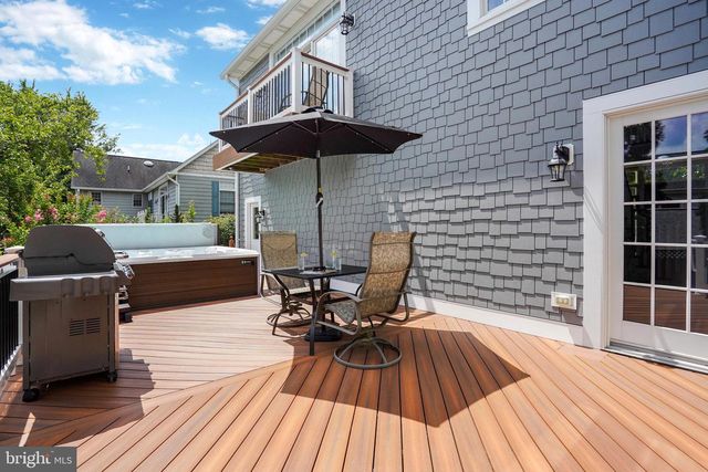 2939 N SYCAMORE ST, Arlington, VA 22207