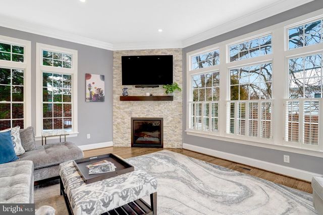 2939 N SYCAMORE ST, Arlington, VA 22207