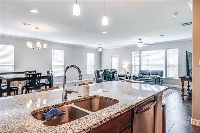 7617 Diamond Dr, Corpus Christi, TX 78414