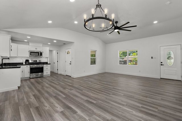 105 S Church Ave., Mount Pleasant, TX 75455