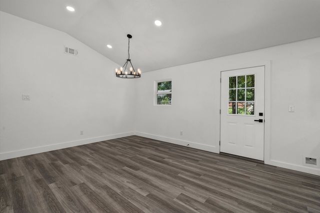 105 S Church Ave., Mount Pleasant, TX 75455