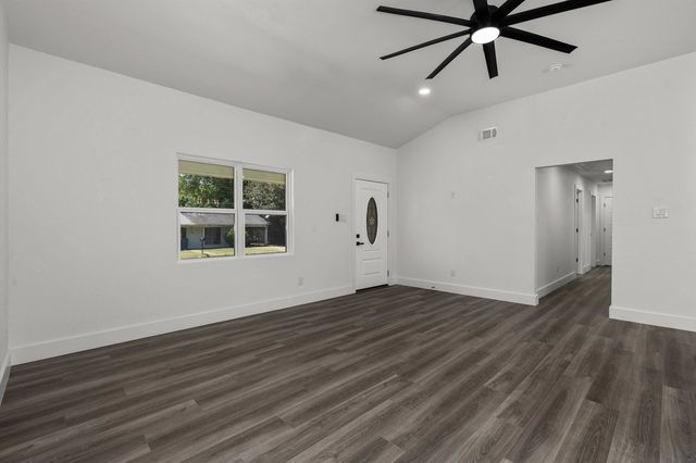 105 S Church Ave., Mount Pleasant, TX 75455