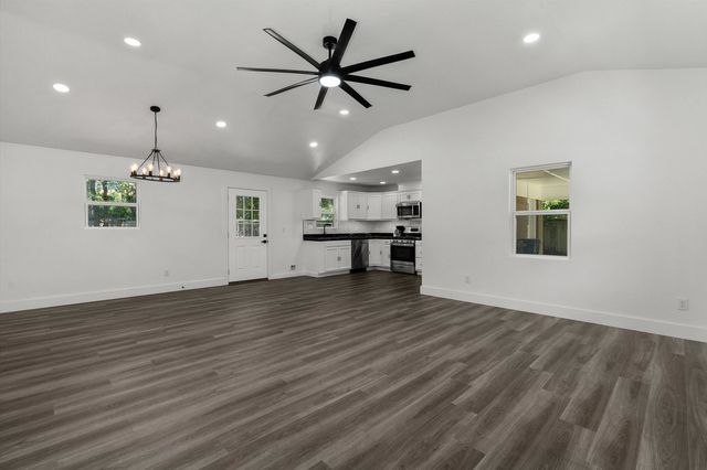 105 S Church Ave., Mount Pleasant, TX 75455