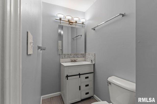 2020 W GLEN Avenue, Peoria, IL 61614