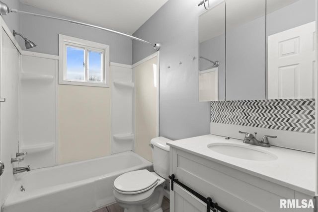 2020 W GLEN Avenue, Peoria, IL 61614