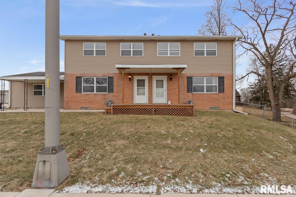 2020 W GLEN Avenue, Peoria, IL 61614