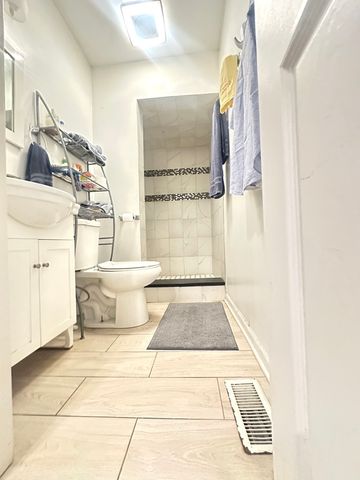 1014 W 19th Street 1R, Chicago, IL 60608