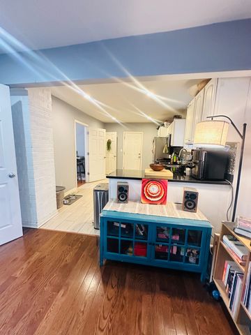 1014 W 19th Street 1R, Chicago, IL 60608