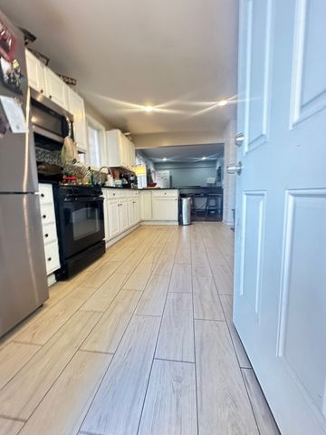 1014 W 19th Street 1R, Chicago, IL 60608