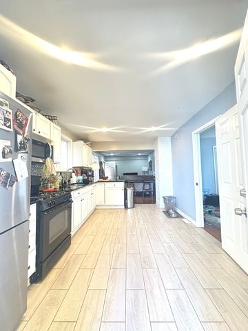 1014 W 19th Street 1R, Chicago, IL 60608