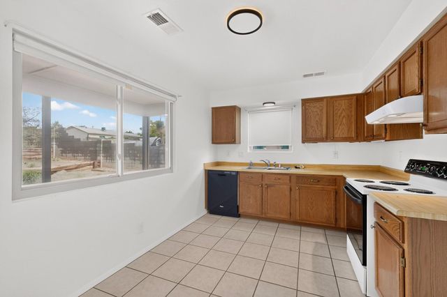 611 Chuckwagon Road SE, Rio Rancho, NM 87124