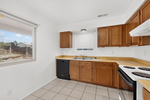 611 Chuckwagon Road SE, Rio Rancho, NM 87124