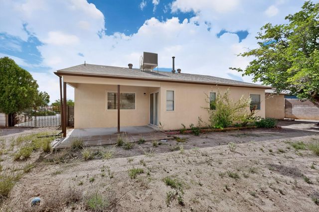 611 Chuckwagon Road SE, Rio Rancho, NM 87124