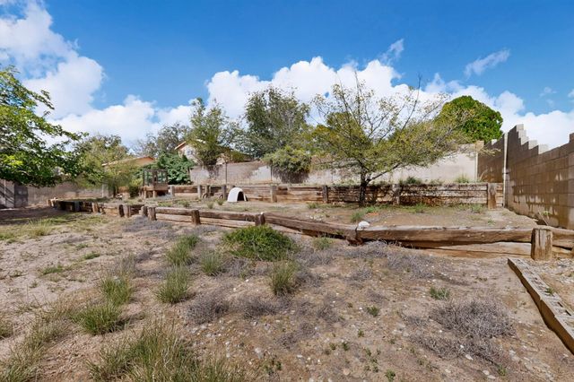 611 Chuckwagon Road SE, Rio Rancho, NM 87124
