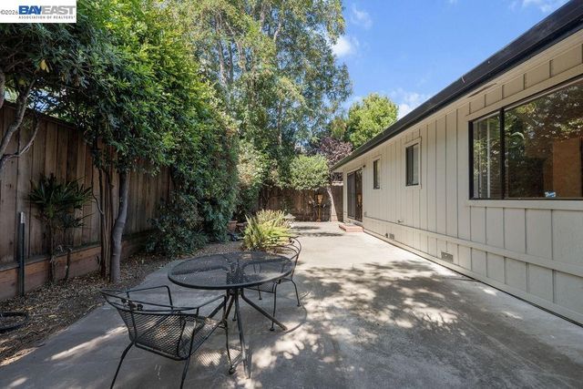 1112 San Antonio Ave, Alameda, CA 94501