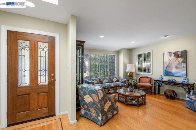 1112 San Antonio Ave, Alameda, CA 94501