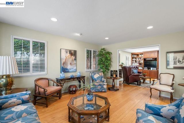 1112 San Antonio Ave, Alameda, CA 94501