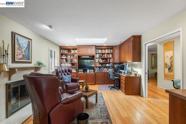 1112 San Antonio Ave, Alameda, CA 94501