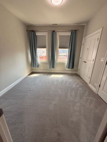 3862 S Lake Park Avenue 1s, Chicago, IL 60653