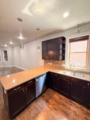 3862 S Lake Park Avenue 1s, Chicago, IL 60653