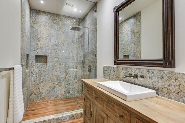 601 Crystal Creek DR, Austin, TX 78746