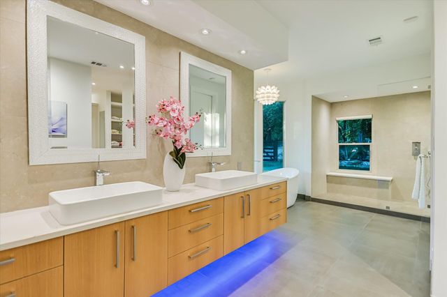 601 Crystal Creek DR, Austin, TX 78746