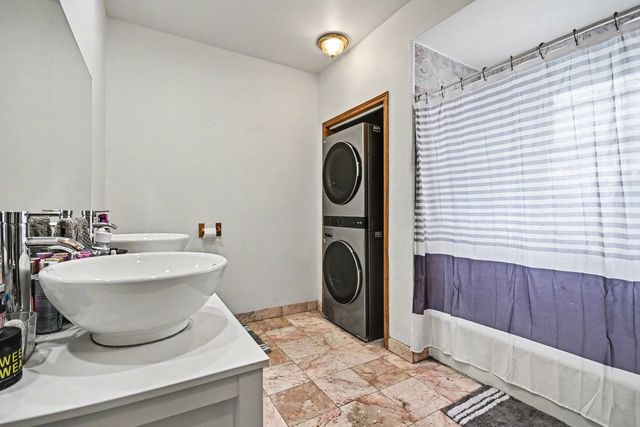 7228 39th Street 2W, Lyons, IL 60534