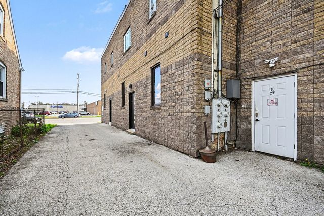7228 39th Street 2W, Lyons, IL 60534