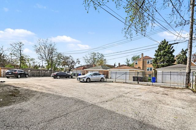 7228 39th Street 2W, Lyons, IL 60534