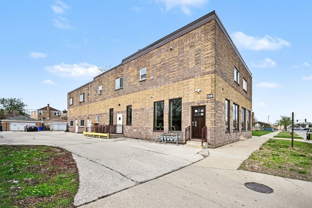 7228 39th Street 2W, Lyons, IL 60534
