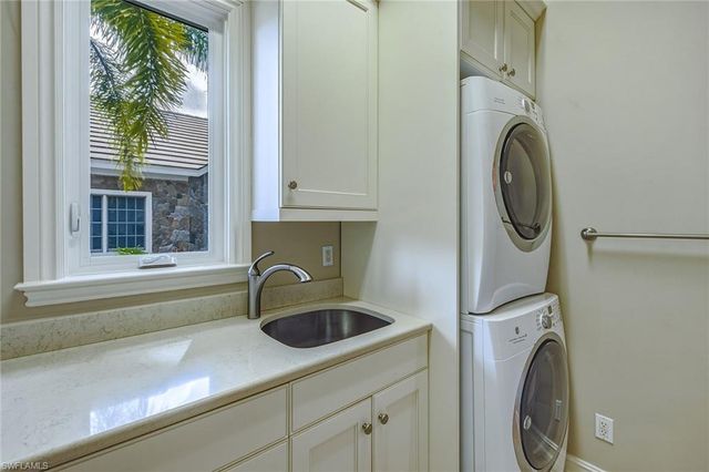 8476 Mallards PT, Naples, FL 34114