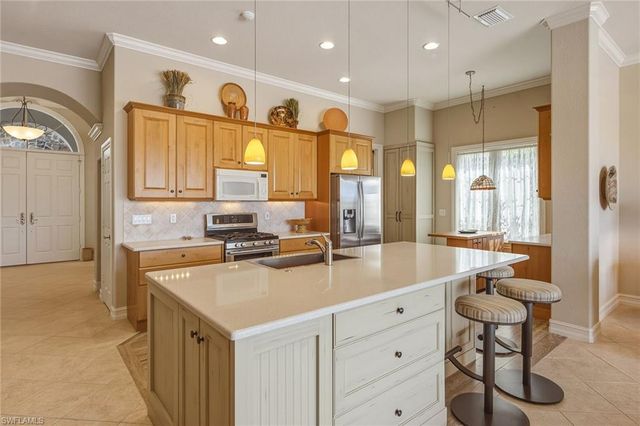 8476 Mallards PT, Naples, FL 34114