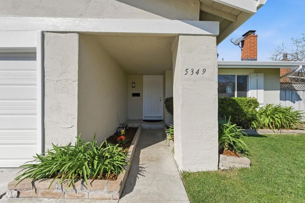 Image 2 of property listing at 5349 Entrada Oleandros, San Jose, CA 95123
