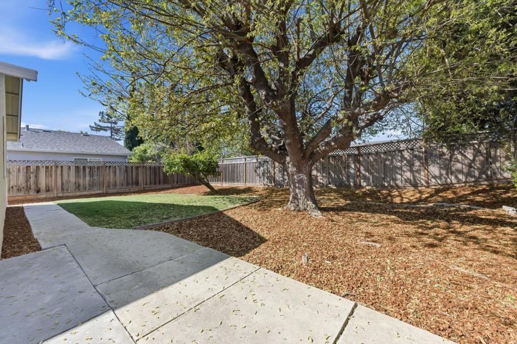 Image 33 of property listing at 5349 Entrada Oleandros, San Jose, CA 95123