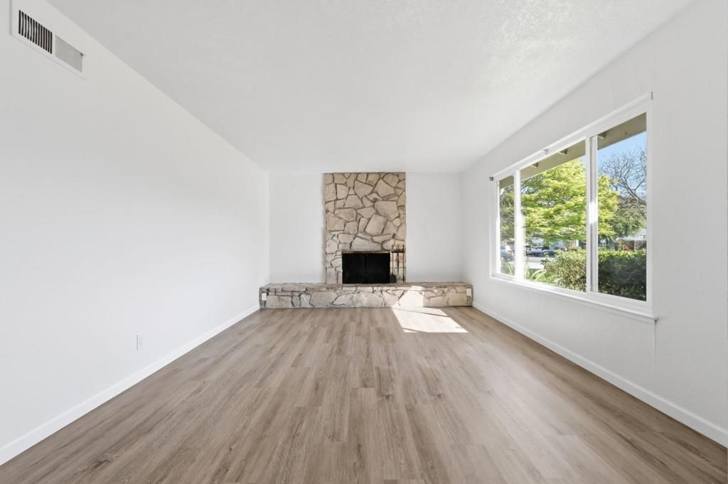 Image 6 of property listing at 5349 Entrada Oleandros, San Jose, CA 95123