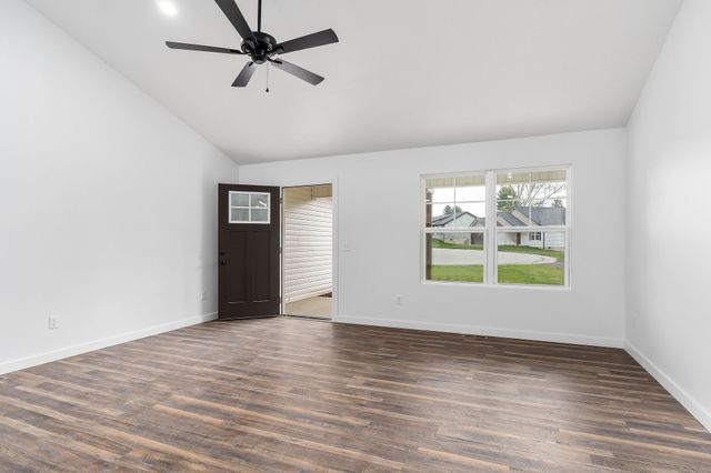 172 Sky View Meadow Dr, Crossville, TN 38555