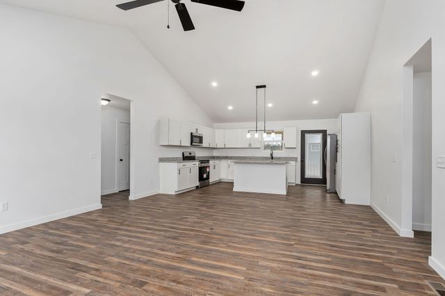 172 Sky View Meadow Dr, Crossville, TN 38555