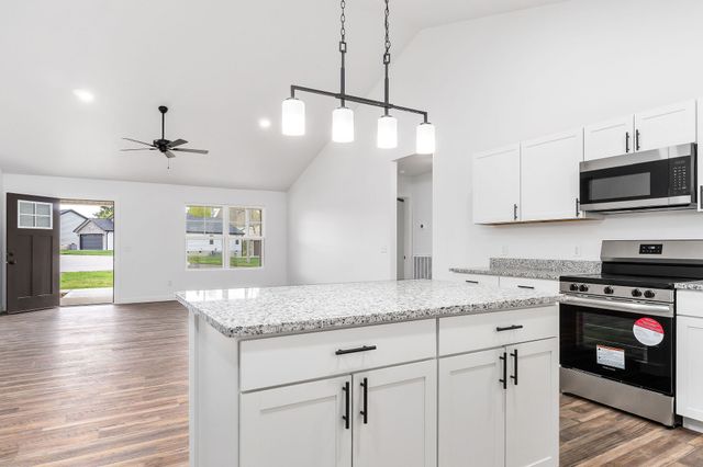 172 Sky View Meadow Dr, Crossville, TN 38555