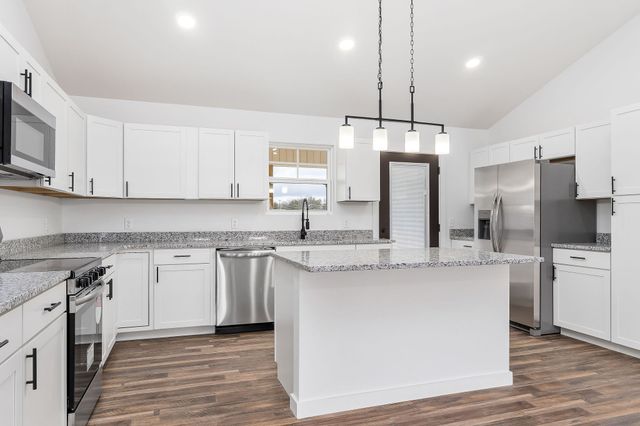 172 Sky View Meadow Dr, Crossville, TN 38555