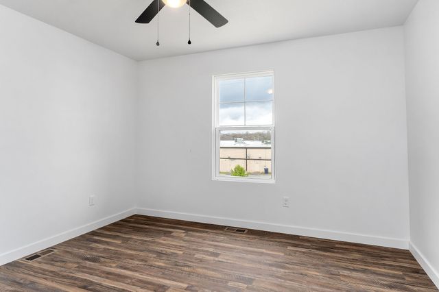 172 Sky View Meadow Dr, Crossville, TN 38555