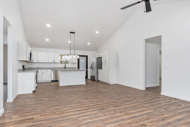 172 Sky View Meadow Dr, Crossville, TN 38555