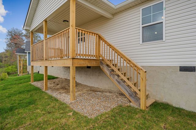 172 Sky View Meadow Dr, Crossville, TN 38555