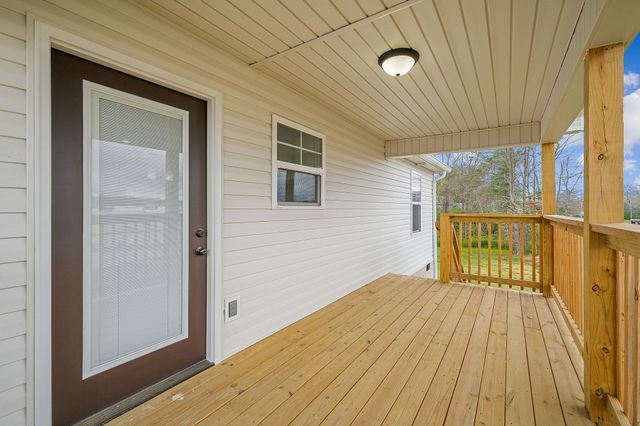 172 Sky View Meadow Dr, Crossville, TN 38555