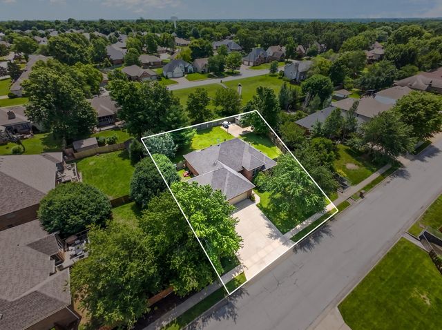 4840 S Prairie View Avenue, Battlefield, MO 65619