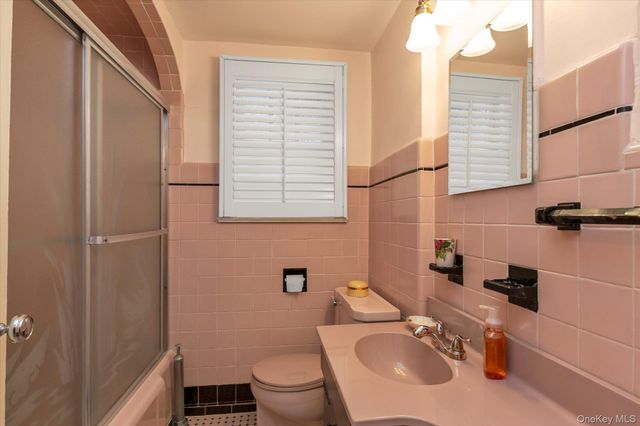 45 Sylvia Lane, New Hyde Park, NY 11040