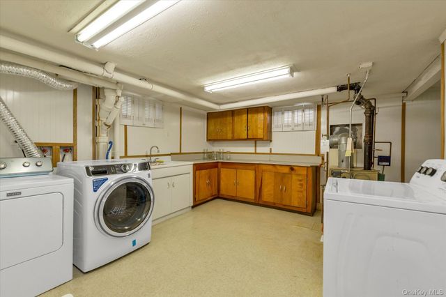 45 Sylvia Lane, New Hyde Park, NY 11040