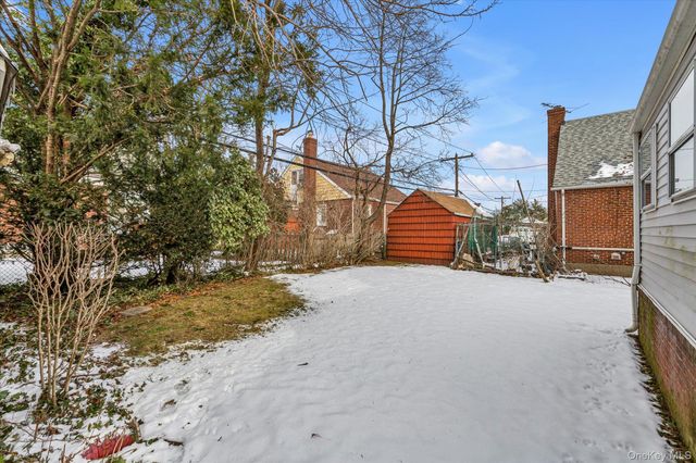 45 Sylvia Lane, New Hyde Park, NY 11040